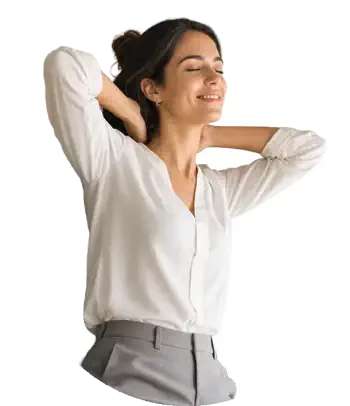 Mujer relajando el cuello tras un masaje express